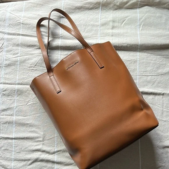 Michael Kors purse - Picture 1 of 2